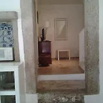 Typical Small House Near Lisbon Сasa de vacaciones